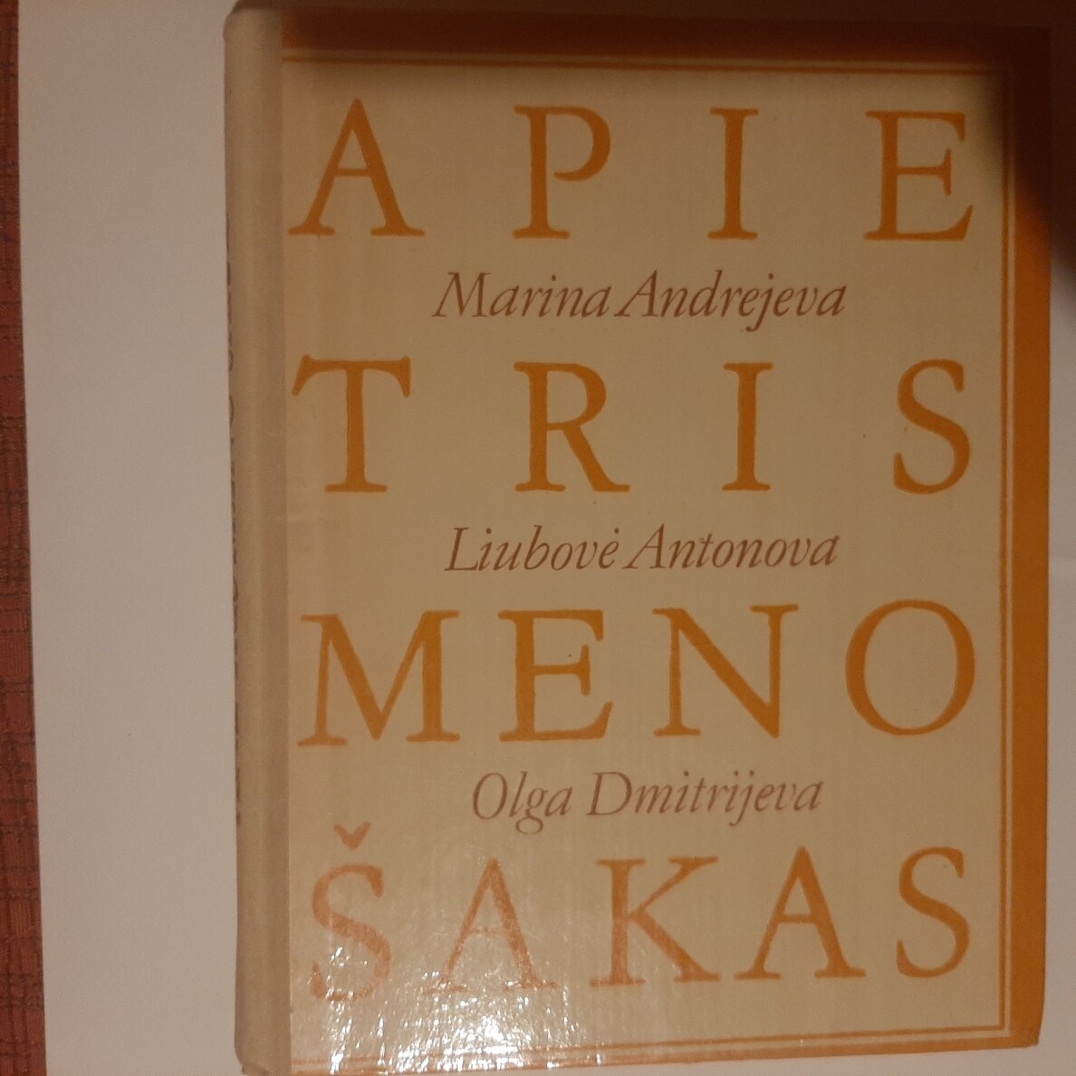 Apie tris meno šakas Apie tris meno šakas