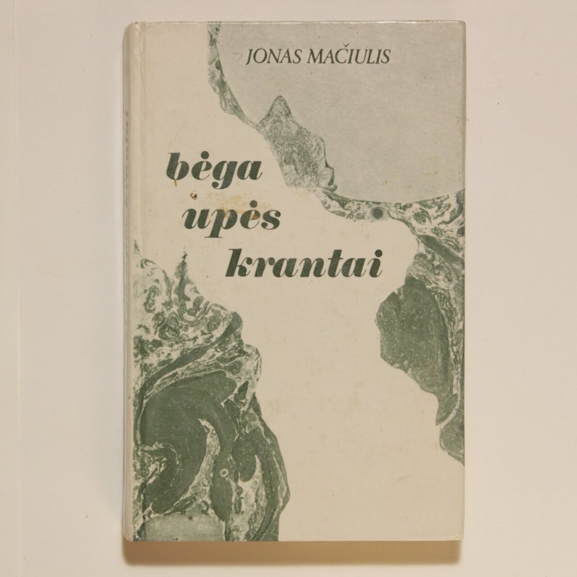 Bėga upės krantai : Romanas Bėga upės krantai : Romanas