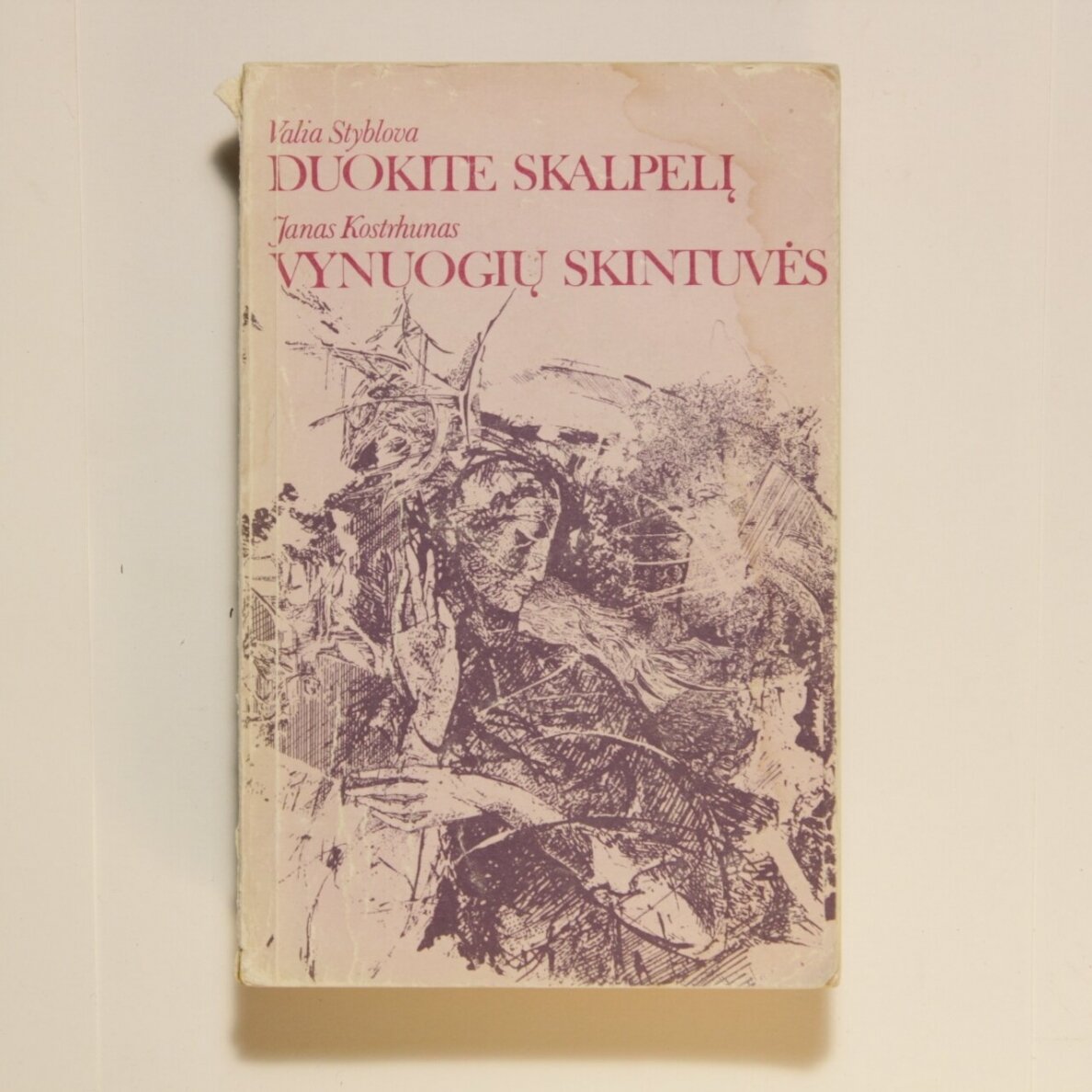 Duokite skalpelį / Valia Styblova ; Vynuogių skintuvės / Janas Kostrhunas Duokite skalpelį / Valia Styblova ; Vynuogių skintuvės / Janas Kostrhunas
