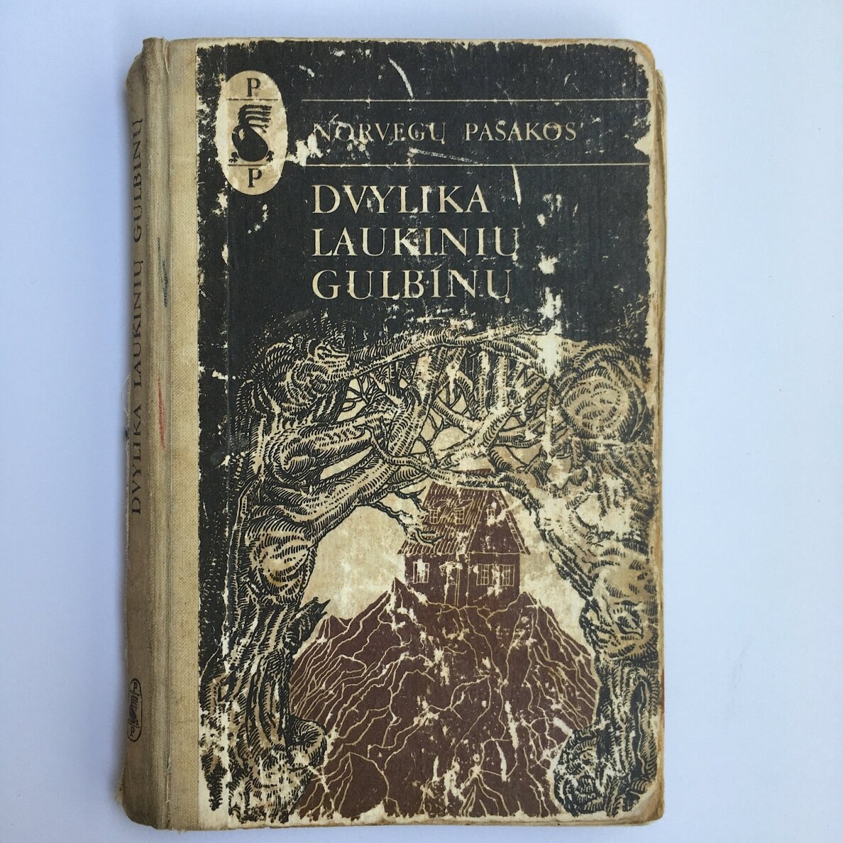 Dvylika laukinių gulbinų : norvegų pasakos