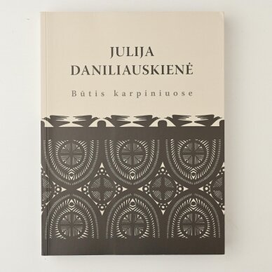 Julija Daniliauskienė : būtis karpiniuose Julija Daniliauskienė : būtis karpiniuose