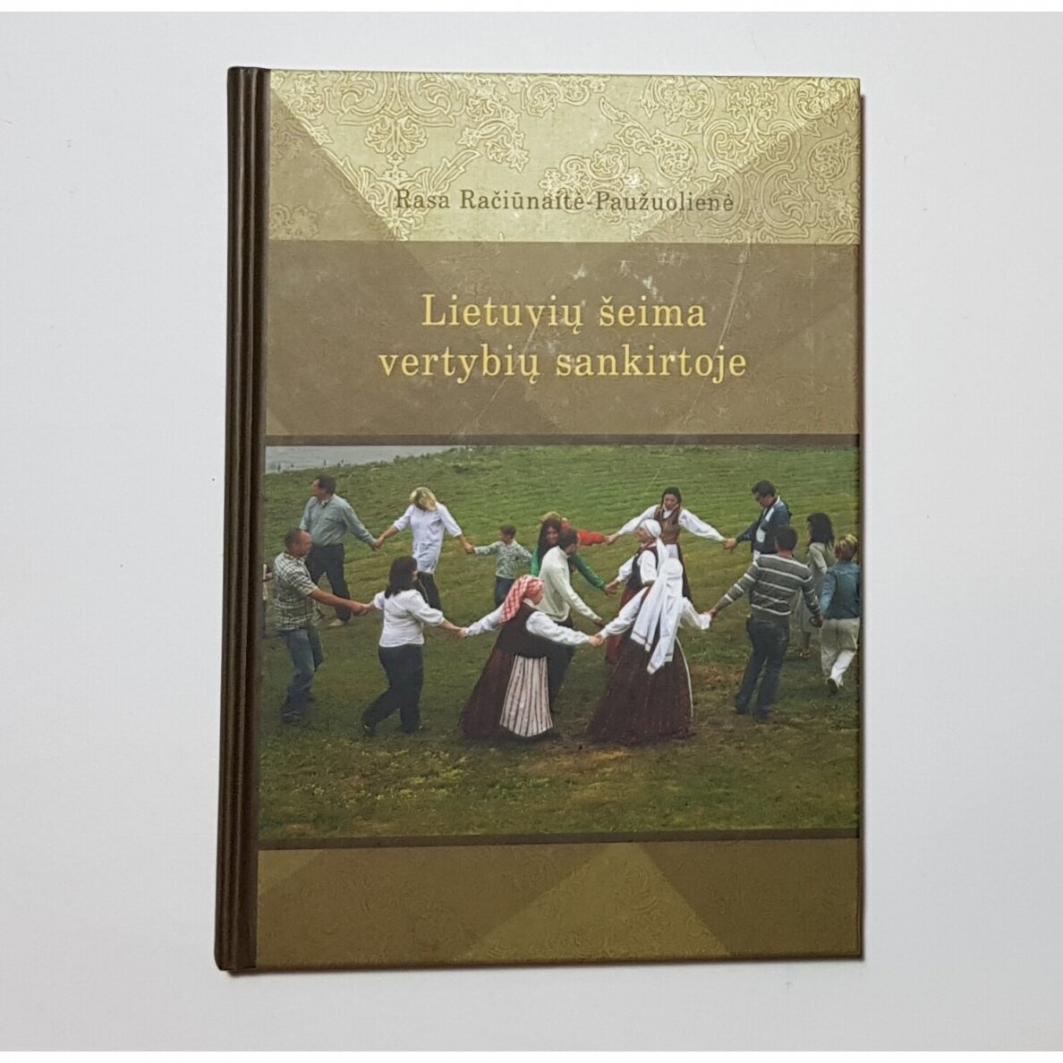 Lietuvių šeima vertybių sankirtoje (XX a. - XXI a. pradžia) Lietuvių šeima vertybių sankirtoje (XX a. - XXI a. pradžia)
