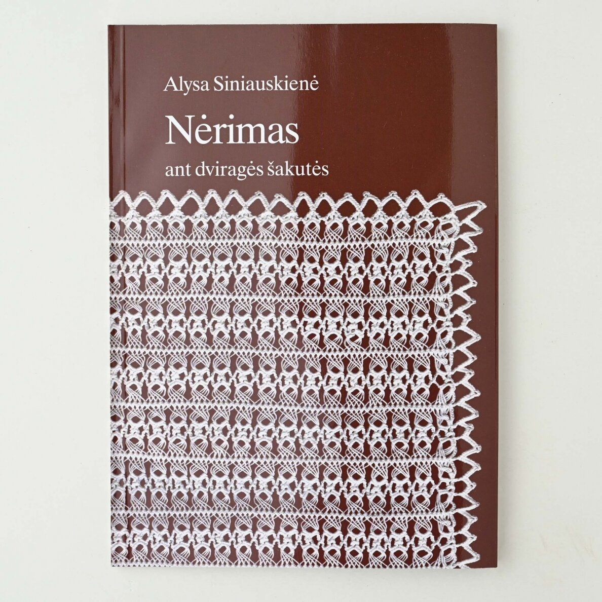 Nėrimas ant dviragės šakutės Nėrimas ant dviragės šakutės