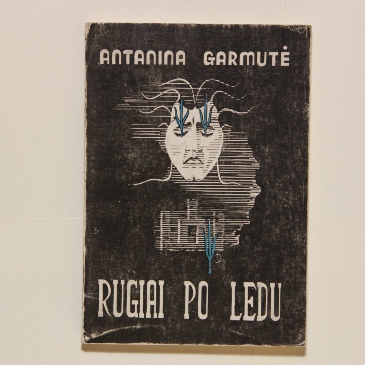 Rugiai po ledu : eilėraščiai 1