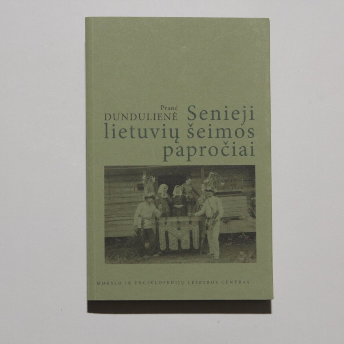 Senieji lietuvių šeimos papročiai Senieji lietuvių šeimos papročiai