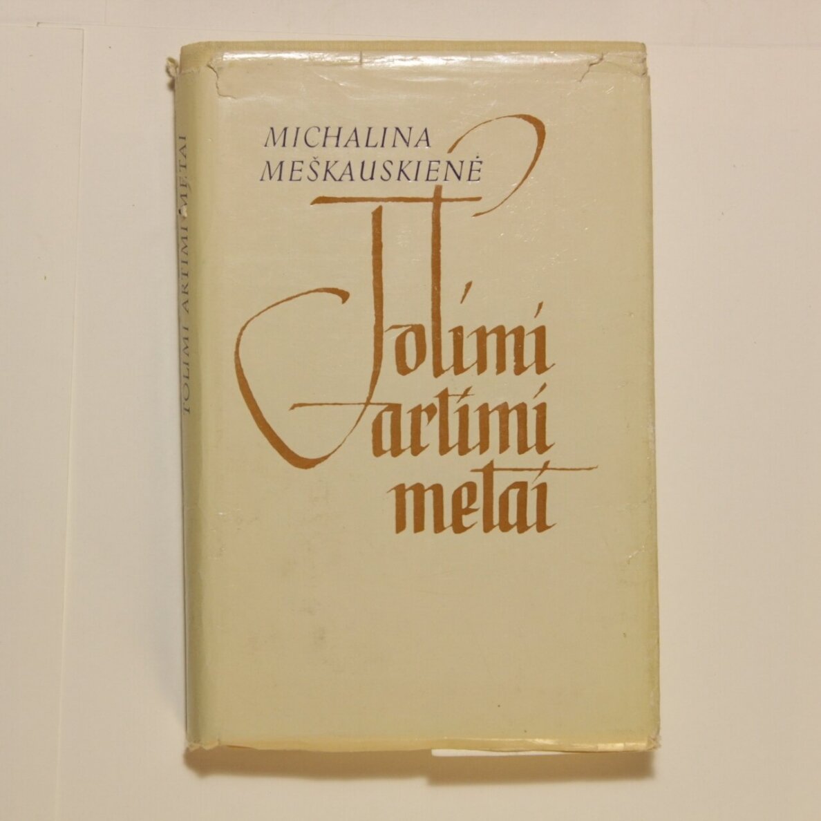 Tolimi artimi metai Tolimi artimi metai